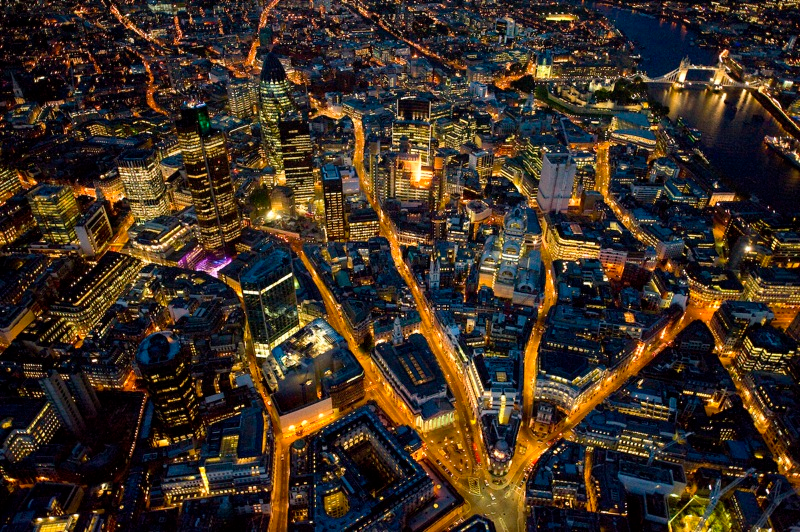 Illustration for article titled Spectacular Night Photography of London Causes Awe, Vertigo